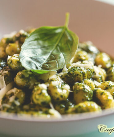 Gnocchi con pesto casero