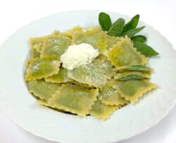 Raviolis de espinacas y ricotta