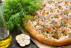 Schiacciatella (pan de pizza) con ajo