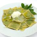 Raviolis de espinacas y ricotta